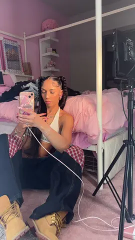 Pants: @aelfriceden_official  #streetwear #barbie 