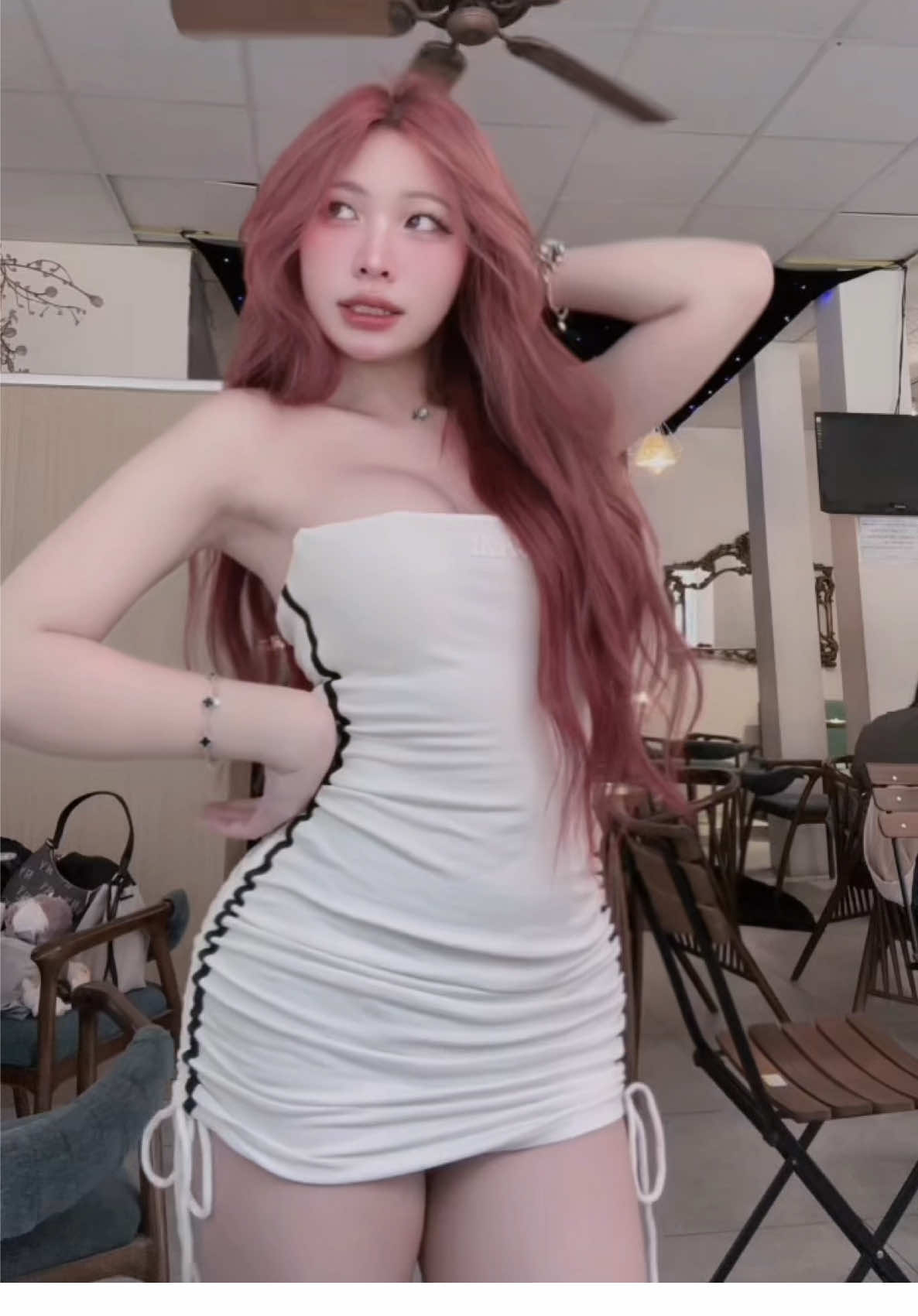 Bé pò sữa🤭🐮