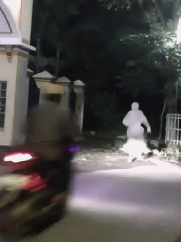 Pocong Lupa Mantra😭 #pocongviral #pocongtiktok #poconglucu #penampakanpocong 