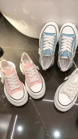 Canvasnya lembut banget, cocok buat daily look kamu 🤍