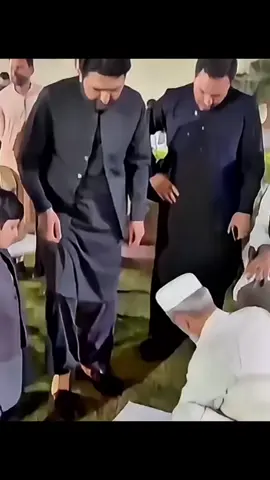 اسے وزیراعلیٰ  ہمیں چاہئے جو اپنے بزرگوں کا بھی احترام کرے🥰 جیسا وزیراعلیٰ خیبرپختونخوا سہیل آفریدی ہیں🥰 imrankhan zandabad pti imran Khan lover💯✌#