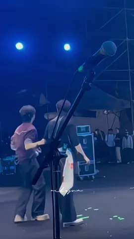 Another pov of axing catching qiuqiu even tho we couldn’t see their faces clearly 😭😭😭 Also, Peien tried to warn him too, but only Axing could actually stop him 🙂‍↕️ #desire4 #eliothuang #kipukaqiu #xingqiu 