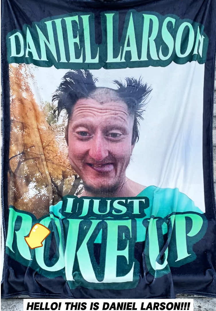 HELLO! THIS IS DANIEL LARSO- 🎶🎶🎶🎼🎼🎵🎵 PLEASE I LOVE THIS！#blankets #christmasblanket #cuteblanket #daniellarson #musthaveblanket 