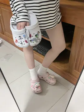 Cute cỡ này ko mua đi đôi vs ny thì hơi phí hihi 📦 #crocs #xh #viral 