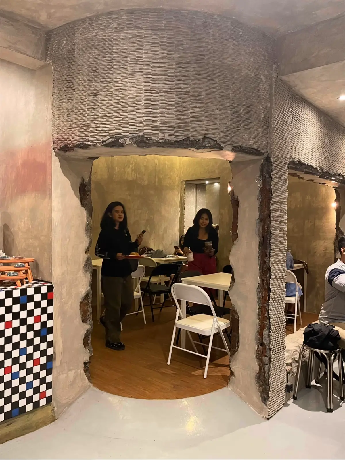 New spot nongkrong kalcer di Indragiri - Surabaya, deket lapngan Thor!  @sailors___club  ⏰: 07.00 - 02.00 📍: Jl. Indragiri No. 5 #cafesurabaya #sailorsclub #nongkrongsurabaya #surabayaterkini #sby 