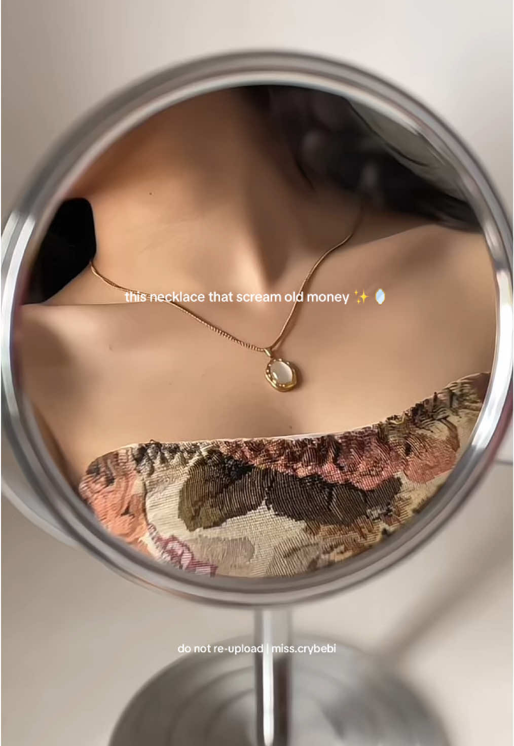 I'm inlove with this necklace that gives old money vibes ✨🪞 Looks so classy! @H.B Jewelry  #necklace #oldmoneynecklace #hbjewelry #elegantnecklace #womennecklace 