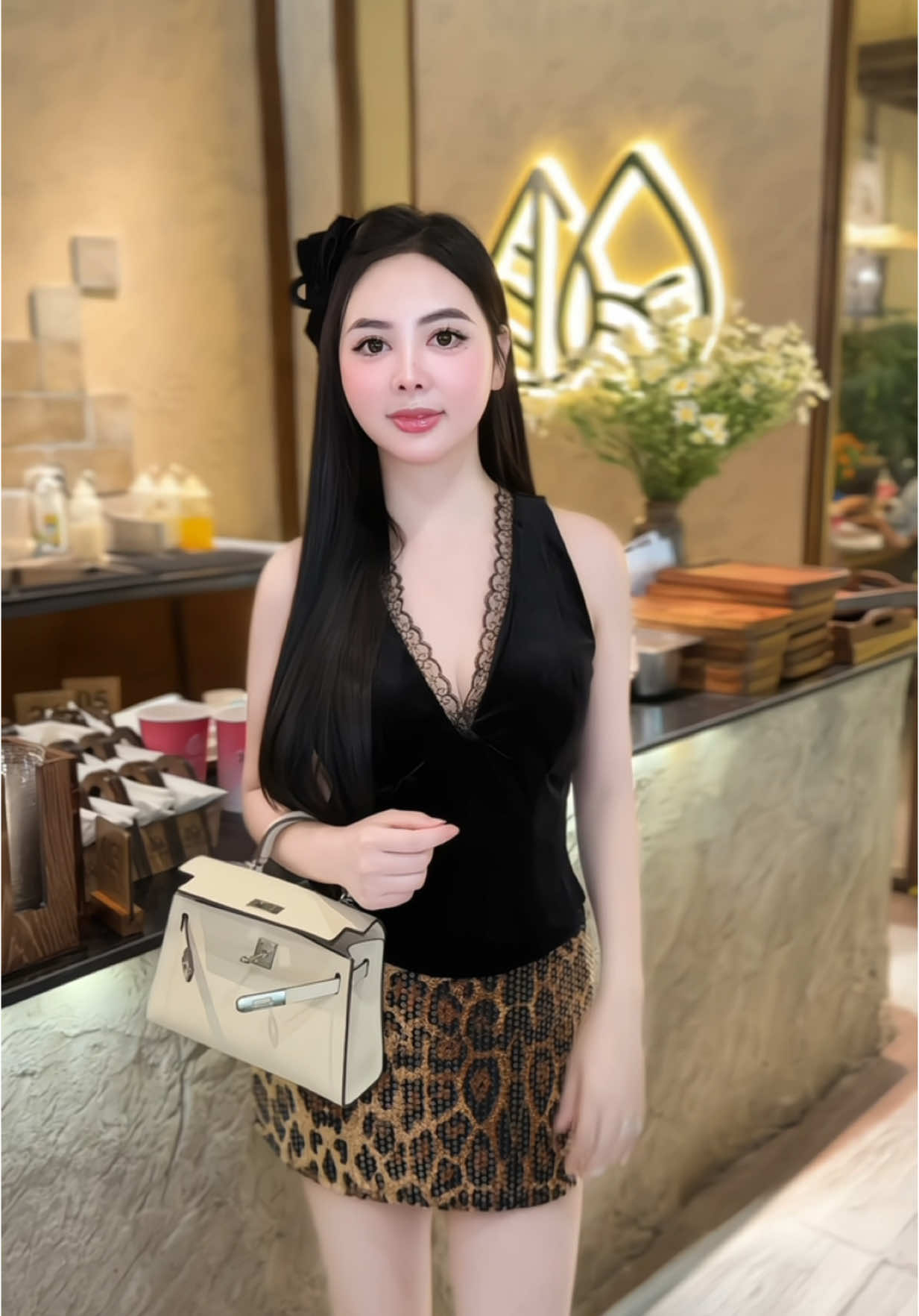 Gu bà nào đây 🤪 @Trang Mun đang làm AFF 🎀 #xuhuongtiktok #trangmun #thoitrang #fyp #xuhuong 