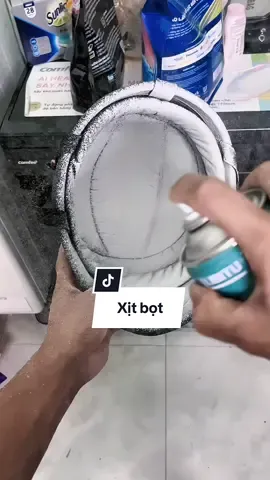 Chai xịt bọt vệ sinh mũ bảo hiểm khá nhanh chóng. #xitbotvesinhmubaohiem #vesinhmubaohiem 