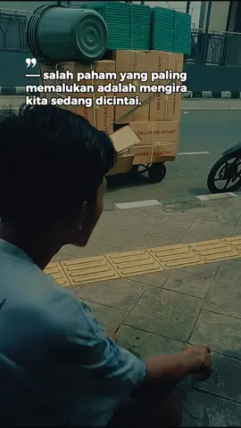 Sebesar apapun tulusmu, sebanyak apapun kebaikanmu kepadanya. Kamu harus tetap ingat bahwa lalat lebih memilih sampah dari pada bunga, karena dia tau yang ditunggu bunga adalah lebah#katakatasad #sadvibes #sadstory #1990 