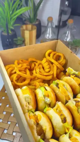 مني برقر للعجين : كوب حليب 4 ملعقة زبادي ملعقة خمرة رشة ملح ملعقة شكر 4 كوب طحين ملعقتين زبدة جيب التاجر؛؛؛؛؛؛؛؛  العجينة : هـ كوب طحين كوبين مي ربع كوب زيت ملعقة كبيرة خمرة ملعقة كبيرة سكر رشة ملح ملعقة صغيرة بيكنغ بودرة