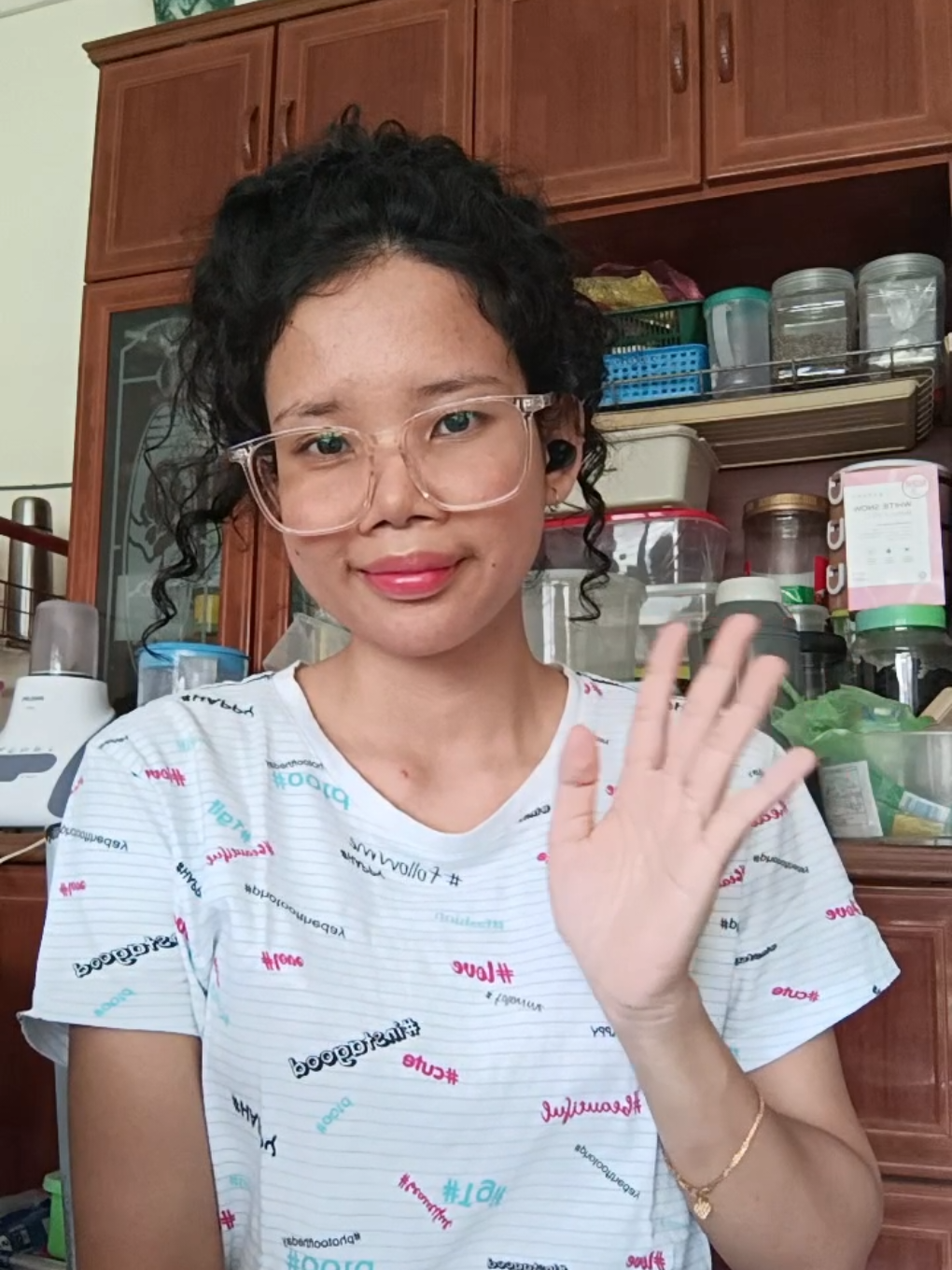 banyak senyum sebab buat my favourite iaitu bubur kacang hijau hehe and pakai my favourite lipstick stain from time phoria 🤍 #orangaslimalaysia #masakansimple #buburkacanghijau 