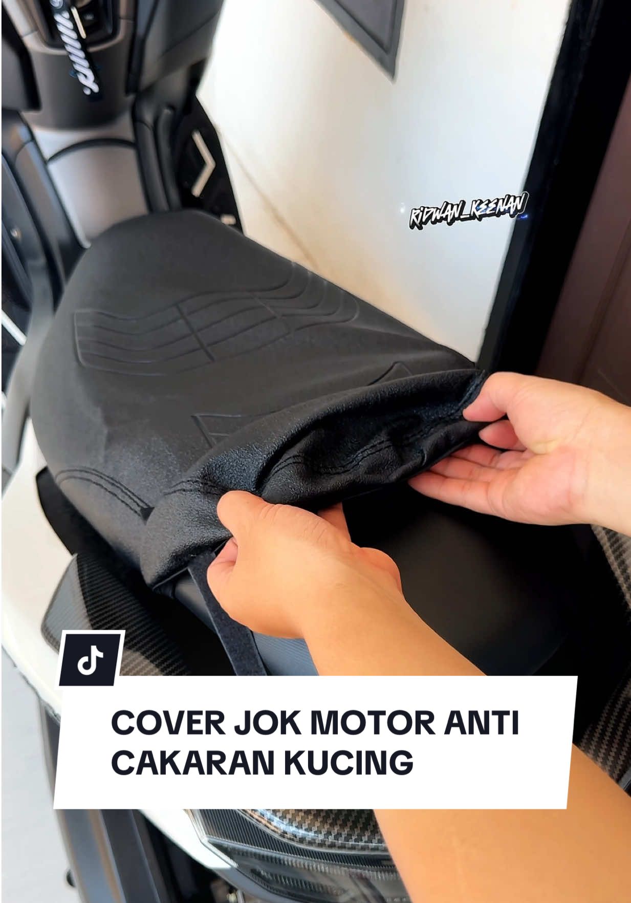 Membalas @geminilovelygirl cover atau sarung jok motor anti cakar kucing dari kulit premium amplas pasir anti air #coverjokmotoranticakarkucing #sarungjokmotoranticakarkucing #kulitjokmotor #coverpelindungjok #coverjokmotor 