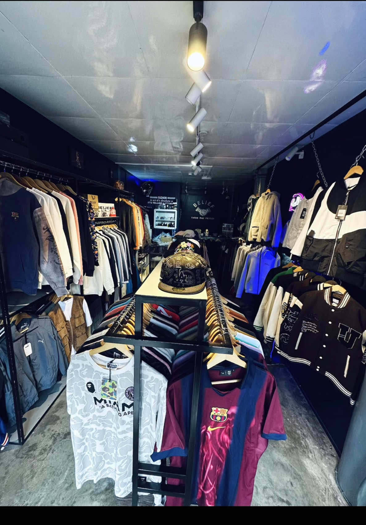 ❤️‍🔥 Update  ပစ္စည်းသစ်တွေတောက်လျှောကိဝင်ပါတယ် မင်မင်တို့ဆိုင်လေး ပိတ်ရက်မရှိပါဗျ 🤝🏻🤍 Location TGI #taunggyi #streetwear #outfit #fashiontiktok  