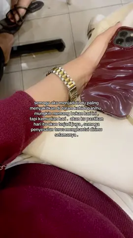 tulus mencintai dibalas dengan pengkhianatan tu sakit . 