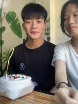 Năm nay là năm đầu e đón sn cùng anh.Hi vọng là chúng ta sẽ cùng nhau đón nhiều dịp quan trọng khác nữa