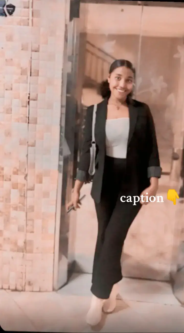 አትንካት ብሎ ሮቤል ኪሩ ላይ ጮህ።ምንም ሳልል የተመታውን ጉንጬን ይዤ ዝም ብዬ አያቸው ጀመር።በጣም ታሳፍሪያለሽ በሁለት ጉአደኛሞች መሀል እንዴት መግባት እንዳለብሽ በደንብ ታውቂያለሽ ፈጣሪ የስራሽን ይስጥሽ ብሎ ወጣ።ኪሩ ብዬ ወደ ውጪ ተከተልኩት።ኪሩ ልለምንህ በፈጠረህ አዳምጠኝ ይቅር በለኝ እኔ በጣም አፈቅርሀለው እኮ አልኩት።ዞር ብሎ አታፈቅሪኝም ብታፈቅሪኝ የሌላ ሰው እቅፍ ውስጥ ባልነበርሽ። ፍቅር እንዲ አይደለም ኪሩ እባክህ ላንተ የከፈልኩልህ መስዋትነት አይታይህም አውቃለው አጥፍቼለው ቢያንስ እሺ ይቅርታ አድርግልኝ።ምንም ሳይመልስልኝ ትቶኝ ሄደ።በእልህ ወደ ቤት ገባው።ሮቤል ደህና ነሽ ብሎ አጠገቤ መጣ።እንዳትነካኝ አትቅረበኝ ብዬ ጮኩበት።ዳጊ ነይ በቃ እኔ ጋር ታድሪያለሽ አለኝ።ሮቢ አይሆንም ከቤቷ የትም አትሄድም አለው።አይመለከትም እሄዳለው ብዬ ከዳጊ ጋር ወደ ዳጊ ቤት ሄድን።እቤቱ ስንደርስ እናቱ ተኝተው ስለነበር ሳሎን ቁጭ አልን። ተረጋጊ እባክሽ እንዲ አትሁኝ በቃ አለኝ።ዳጊ እኔ ያለ ኪሩ መኖር አልችልም።ለምን ሮቤልን እንዳላስቆምኩት አላውቅም ግን በቃ ተሳስቻለው በዚህ ምክንያት ኪሩን ማጣቴ ትልቅ ህመም ነው የሆነብኝ።ዳጊ እንደምንም ብሎ አስተኛኝ።በጠዋት ተነስቼ ወደ ኪሩ ቤት ሄድኩኝ።ኪሩ እንዳየኝ ሂጂ ከዚህ ከቁጥጥሬ ውጪ ከሆንኩኝ እጎዳሻለው አለኝ። እያለቀስኩ ኪሩ እሺ እሄዳለው እምልልካለው ደጎሜ ወደ ህይወትክ አልመጣም ግን አንዴ ብቻ ይቅር እንዳልከኝ መስማት እፈልጋለው ከዛ አይደለም ካንተ በዙሪያክ አታየኝም ብቻ ይቅር በለኝ ሂጂ አለኝ።ኪሩ አልኩት። በቃ ሂጂ ብሎ ጮህብኝ።እሺ እሄዳለው ግን በጣም እንደማፈቅርክ እወቅ እሺ ብዬው ሄድኩኝ። ቀጥታ ያደረኩት ነገር አባቴ ሲሞት የደወለልኝ ጠበቃ ጋር ደወልኩኝ።አገኘውት ቤቱን እና መኪናውን እንዲያስረክቡኝ ለቤተሰቦቼ እኖዲነግራቸው ነገርኩት። እሺ ብሎ ለነገ ተቀጣጥረን ወደ ቤት ሄድኩኝ።እቤት ስገባ እናቴ መታለች ይመስለኛል ሁሉንም አውቃለች ፊቷ ላይ ጥሩ ነገር አላየውም። እማ ብዬ አቅፌ ሳምኩዋት እሱዋም እንደዛው። የእኔ ልጅ የሰማውት እውነት ነው አለችኝ። አጠገቧ ቁጭ ብዬ አው እማ የዘላለም ፀፀት ለራሴ አተረፍኩ አዋረድኩሽ እኔ እና ሮቢ ከወንድም እና ከእህት በዘለለ የተለየ ነገሮ ሊኖረን አይገባም አውቃለው ይሄን እያወኡ ስህተት ሰራው ይቅር በይኝ አልኳት ዝም አለችኝ።እማ ዝምታሽ ገብቶኛል እናቴ እስከዛሬ እንደእናት ወደሽ አኑረሽኛል ግን እኔ ውለታሽን እንደመክፈል እንድትከፊብኝ አደረኩ። እማ በቃ ከዚህ በኃላ በእኔ እንድትሰቃይ አላደርግም ከዚህ እሄዳለው አልኳት።ወዴት ልጄ አለችኝ።አባቴ የሰጠኝ ቤት እሆናለው ለእኔ ለሮቢም የሚሻለው ይሄ ነው ውሳኔዬን አክብሪልኝ እሺ እናቴ አልኳት። ከኃላ ምን አልሽ ቤትሽን ጥለሽ ወዴትም አትሄጂም አለኝ የሆነ ሰው ዞር ስል ሮቢ ነው። (  ማጀቢያ መዚቃው ኪሩ ለቤዚ ሊጋብዛት ሚችለው ዘፈን ነው ትስማማላችሁ?) ከቴሌግራም ቻናላችን የተወሰደ mane1219 #ፅሁፍ #እውነተኛ_ታሪክ #ስነፅሁፍ #fyp #ethiopian_tik_tok🇪🇹🇪🇹🇪🇹🇪🇹 