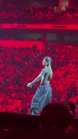 Estoy enamorada en verdad 😭 @baby miko 💗  #billieeilish #youngmiko #opener #raleighnc 