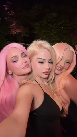 #wendyortiz #kyliejenner #alabamabarker 