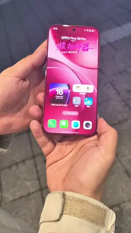 Minta temamku bantu coba Find X9 Pro😂Nggak cuma punya sistem yang super mulus, tapi juga kualitas dan feel terbaik, plus kameranya makin keren lagi😍 BTW, seri flagship ini pecahin rekor penjualan praorder tertinggi dari semua seri Find sebelumnya di Tiongkok🤣 #coloros16  #oppofindx9  #oppofindx9pro  #fyp  #flagship 