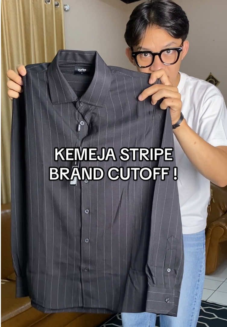 Kingston stripe dari @CUTOFF , Ga gampang kusut dan nyaman bgt #kemeja #cutoff 
