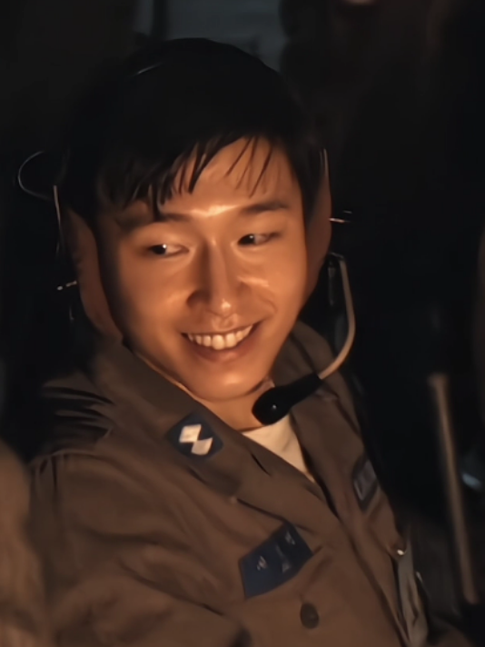 lieutenant seo 😍 #hongkyung #goodnews #kmovie 