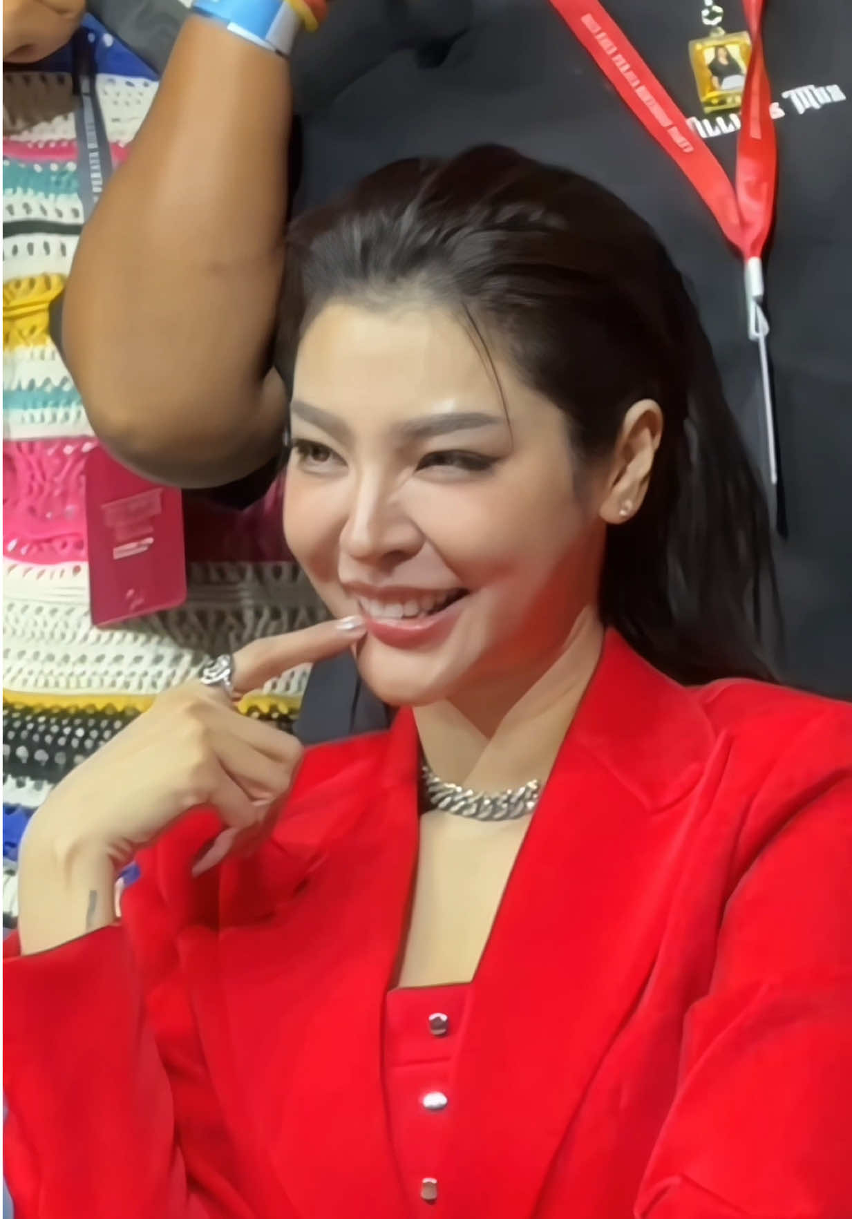 Bị nhớ F qá F. H mình làm xong cái tour Ả Rập này về nghỉ mấy ngày xong tổ chức fmt nữa đi F. Hay fansign cũng đc. Hời ơi!!! #faye #fayeperaya #fayegentlebadgirl #fayeperayamalisorn 