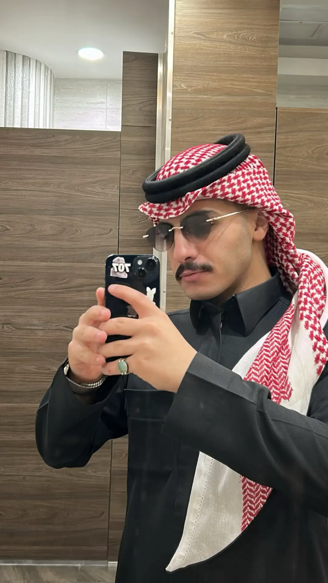 احسبك تمزح علي بحكاك لين منك بكت عيني حتى اسمي اسمعه عند دعاك ولا انت مقفي ماتوحيني ؟ #CapCut #الشعب_الصيني_ماله_حل😂😂 #اكسبلورexplore #هاشتاق #ترند 