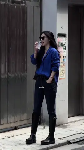 Don't ask why I only upload the same videos. It's not that there aren't any other videos, but the other videos aren't suitable for this kind of song. This song is suitable for a video of me wearing a shirt. #OOTD #ootdfashion #blueandwhiteshirt 