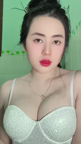 cô ta cũng thương anh à