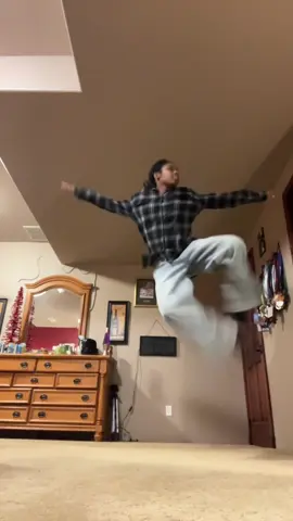 “Classical music helps you focus/study” and then most of them have a sickening beat drop to shake ahh to like be fr Dc: Me ✋🏾👩🏾‍🦱 #dance #classicalmusic #funny #heelclick #footwork 