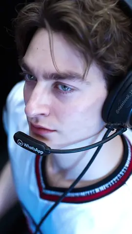 Thank you all for loving the previous pictures 💭 I tried to bring him to life this time — and it turned out better than I thought. Inspired by Doubao AI, refined by me (Please credit if you repost) thanks for all. #formula1 #f1 #georgerussell #mercedes #georgerussell63 