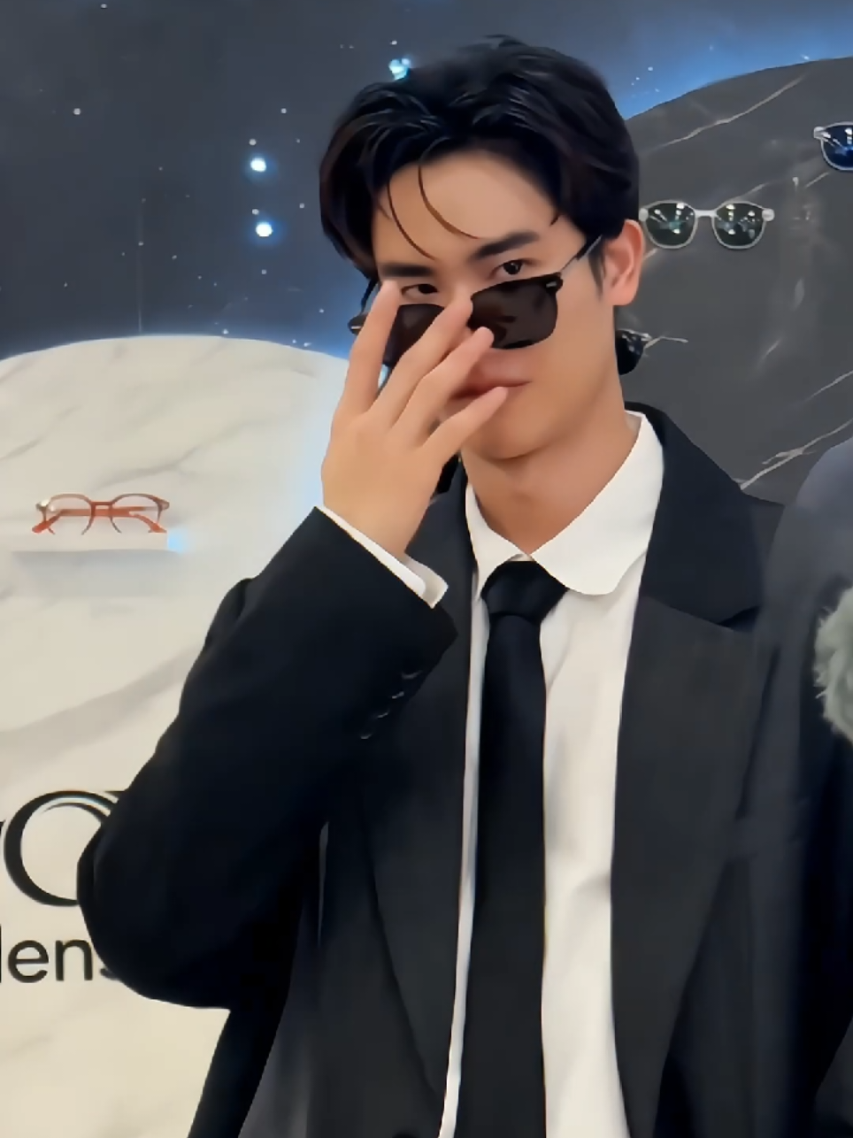 Buset Oppa, kah ini? 🙀 #LenskartMakeTheSwitch #tawan_v #LenskartSG #เตตะวัน  #Taytawan 