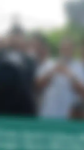 . Framing yang dilakukan oleh Trans7 dalam tayangan Xpose Uncensored pada 13 Oktober 2025 menuai gelombang kemarahan dari kalangan santri dan pesantren di seluruh Indonesia. Tayangan tersebut dinilai provokatif, tidak berdasar riset, dan telah mencederai marwah pesantren. Dalam program itu, sosok KH Anwar Manshur, kiai karismatik asal Jawa Timur yang juga Pengasuh Pondok Pesantren Lirboyo, menjadi salah satu tokoh yang diframing secara tidak proporsional. Selain itu, tayangan tersebut juga menampilkan Hj. Fitriyah, cucu KH Dalhar Watucongol dan Pengasuh Pondok Pesantren Al-Kahfi Somalangu, Kebumen. Selengkpanya: https://jateng.nu.or.id/nasional/gelombang-protes-santri-lirboyo-meluas-kpid-pastikan-tayangan-xpose-dihentikan-nasional-ZRZHb #nahdlatululama #nuonline #nuonlinejateng #boikottrans7