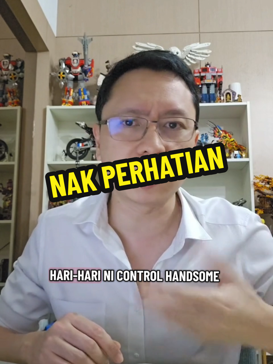 Pakcik lawyer sembang kencang. Topik: Buat live untuk dapatkan perhatian. #pakciklego #sarcasm #joking #melawak 