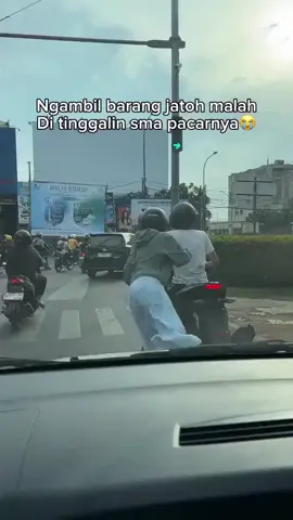 gara2 jaket jatuh ceweknya ketingalan🤣🤣🤣#fyp #ngakakkocak #200kviwers #ngakakkocak 