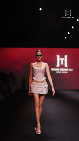 Vedette Siêu mẫu/ Á hậu Hoàng Thùy reheresal BST Manifeste tại Shanghai Fashion Week 2025  #hoangthuy  #BSTManifeste #THANHHUONGBUISFWSS2026  #FounderThanhHuongBui #CEOThanhHuongBui