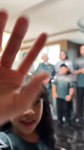 Sarimbit viral dari nararya hadir dengan warna2 yang unik, warna zamrud ini perpaduan antara emerald dan grey yang mewah dipadukan dengan blink2 #sarimbit2026 #sarimbitnararya #fyp #sarimbitkeluarga #sarimbitviral 