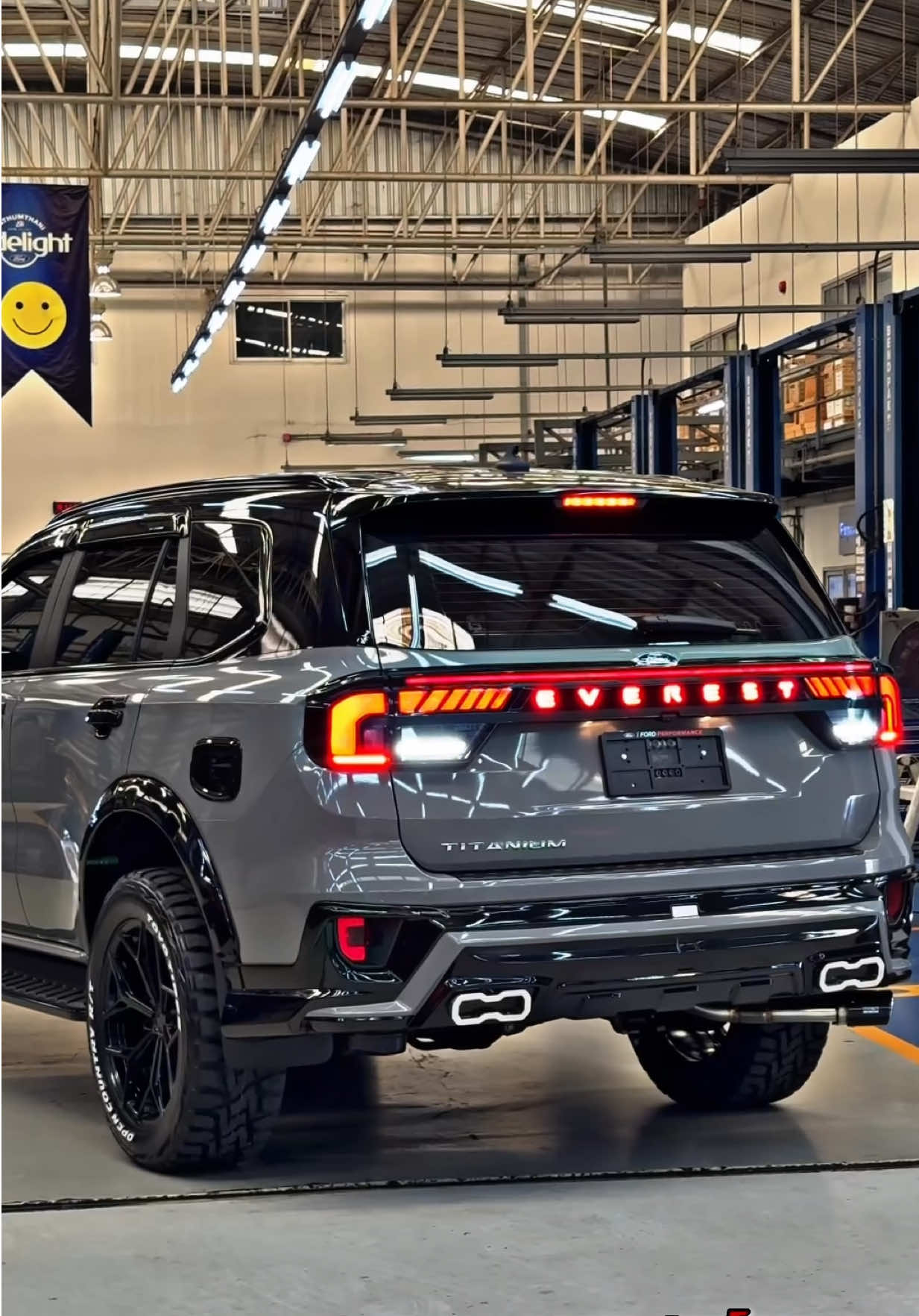 Ford Everest Titanium 4x2 10AT🩶 ค่าตัว 1,767,000.-แร็ปเทาแร็มโบรอบคัน สนใจโทร 065-0538854 #บอลฟอร์ดโปรโมชั่น  #ฟอร์ดออโต้แกลเลอรี่ปทุม #ford  #ฟอร์ด #โปรโมชั่นฟอร์ดป้ายแดง #ฟอร์ดแต่ง  #fordperformance #fordthailand #รถแต่ง  #ฟอร์ดปทุมธานี #ฟอร์ดเอเวอร์เรสต์ #ฟอร์ดออฟโรด  #ฟอร์ดป้ายแดง #everest #everestsport  #victor #คนรักฟอร์ด #tiktokรักรถ