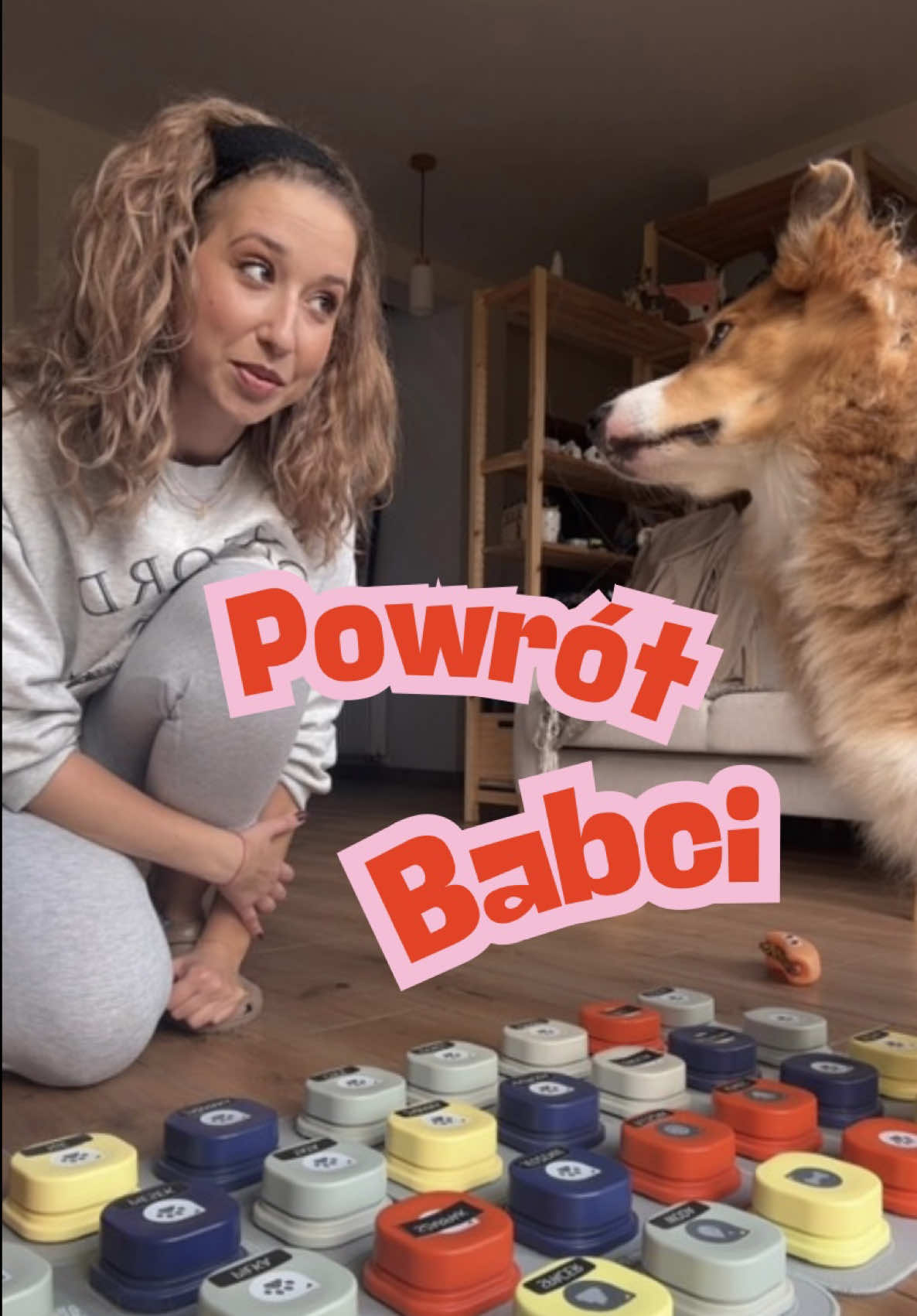 Babcia już w domu ! 🫶🏻 Bardzo Wam dziękujemy za wszystkie miłe słowa i życzenia jak najszybszego powrotu do zdrowia 💕 Saltek przeszczęśliwy - jak widzicie ma mnóstwo miłości do Babci🩷 Przygotowalśmy małą niespodziankę czyli laurkę z psią łapką - w ogóle jest to super pomysł na pamiątkę, co nie ? Wspaniałego dnia Wam życzymy - dbajcie o siebie i swoich bliskich 🐾 #salto #babcia #laurka #niespodzianka #saltonat 