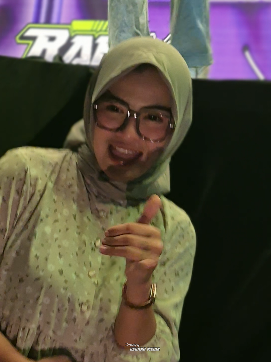 umikk lagi asik🤪 @jheanyjhen  #soundhoregjawatimur #teamkejutofficial #dancerkarnaval #trendingvideos #viralfyp 