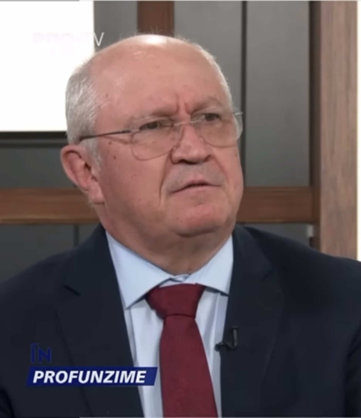 “Probabil că CV-ul era prea lung” - asta crede Alexandru Munteanu despre faptul că după ce Igor Grosu a anunțat că dumnealui este candidatul PAS pentru funcția de Prim-ministru în CV-ul publicat s-a omis faptul că are și un master în Fizică făcut la universitatea din Moscova.