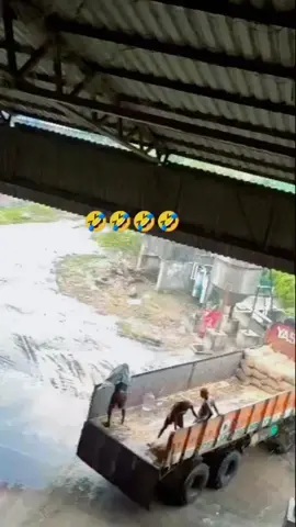 சிரிப்பு தாங்க முடியலடா சாமி 😁😁😁😂😂😂