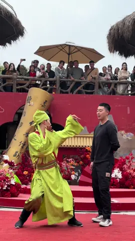 Có người nói khi đàn ông mà dịu dàng thì không có người phụ nữ nào dịu dàng hơn #bachkhoi #xh #vrial 