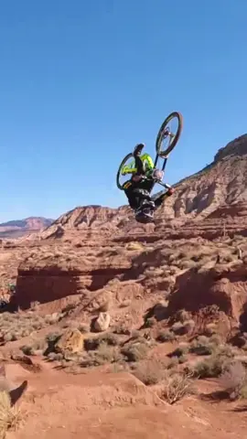 Sie macht’s schon wieder 🤯 Robin Goomes holt sich zum zweiten Mal in Folge Red Bull Rampage GOLD 🏆 Jetzt im REPLAY auf Red Bull TV 📺 Link in Bio #redbull #verleihtflüüügel #energydrink #redbullrampage