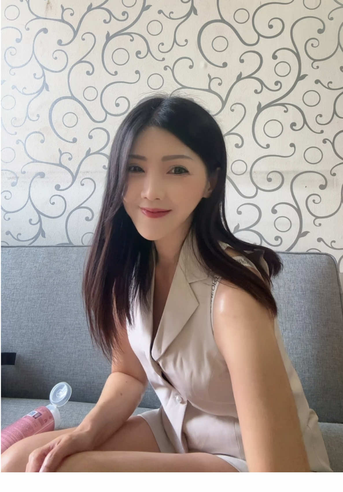 Kulit lembap, halus, dan glowing seketika ✨ Vaseline Dewy Radiance Serum Burst Lotion — sensasi lembap ringan seperti air dengan kilau sehat yang bikin kulit tampak bercahaya sepanjang hari 💕” #Vaseline #DewyRadiance #GlowingSkin #bodycare 