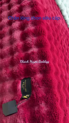CHĂN LÔNG MỀM MẠI, ẤM ÁP - KHÁNH HUYỀN BEDDINGG 𝐂𝐇𝐀̆𝐍 𝐋𝐎̂𝐍𝐆 𝐂𝐇𝐎̂̀𝐍 🔜 Chăn lông #hàng siêu cấp về sẵn full 9 màu 🔜 Bảng màu hot nhất, mới nổi bật và sang trọng, thiết kế hiện đại, quý phái 🔜Sản phẩm có chất lông cực kì mềm mại và giữ ấm cho cơ thể rất tốt trong những ngày đông giá lạnh ❄️❄️ 🔜 Khổ chăn rộng 200*230cm, nặng 6kg cả túi xách da đỏ như ảnh SMYKJNBVCATYUIAFGHJ #khanhhuyenbeddingg #chăn_ga_đẹp #chanlongchoncaocap 
