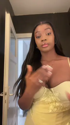 Les girls j’ai dis ouii! Je suis Officiellement fiancée! 