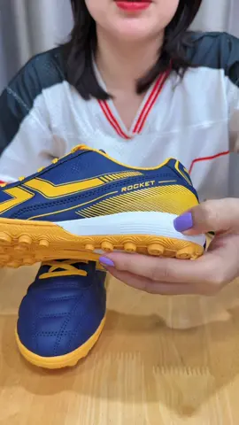 Giày đá bóng Hỏa Trâu #giaydabong #giaydabanh #giayhoatrau #nganuytin #xuhuong 