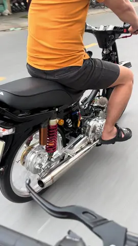 Đi ngoài đường vô tình gặp được ảnh,làm như ảnh biết mình quay clip hay gì mà hợp tác quá zị 🤭#kitaco #sc35🇹🇭 #showwa 