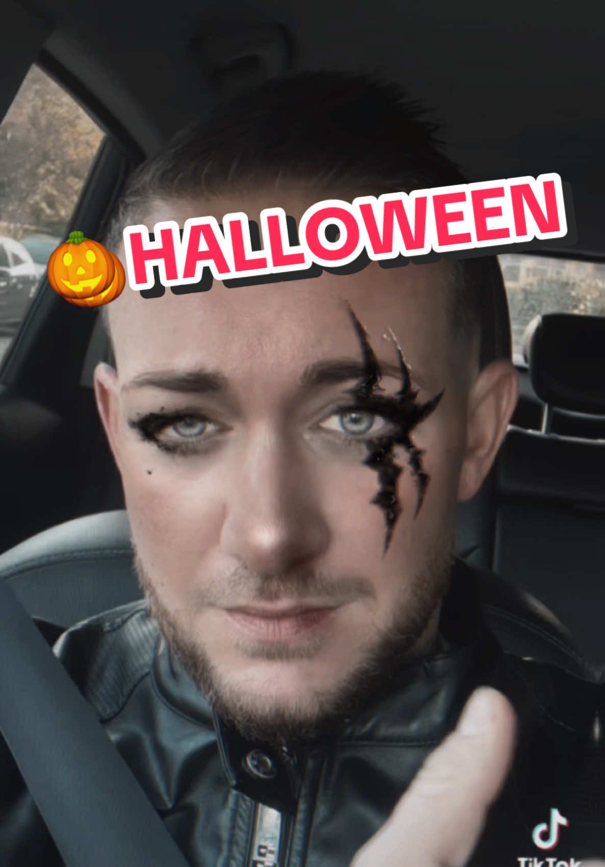 🎃 Halloween si avvicina , non mascheratevi che di facce ne avete già troppe 🎭 #giothevoice1988 